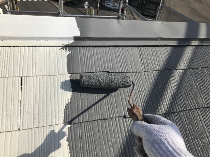 土岐市で異常な暑さにお勧めのガイナで屋根を塗り替えています。