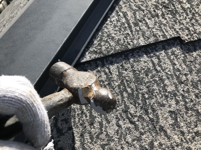 土岐市で屋根の板金の錆止め、遮熱効果のある下塗りをしました。