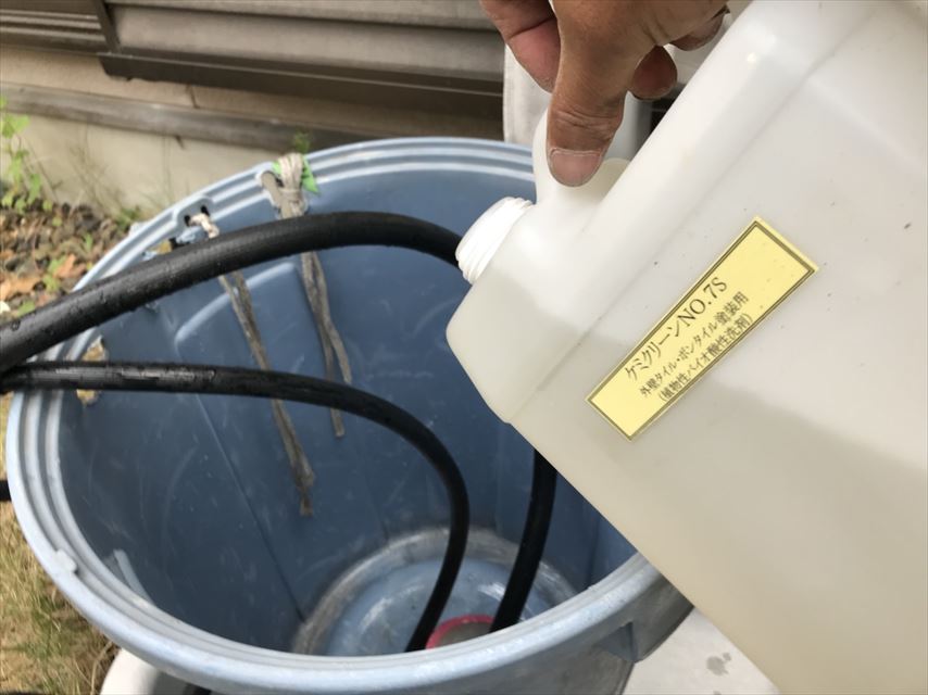 多治見市で屋根と外壁の汚れをとる、バイオ洗浄をしました。