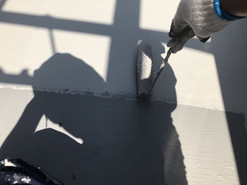 多治見市でベランダのリボール式防水工事をし付帯部を塗りました