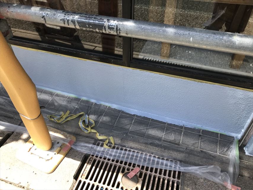 多治見市で外壁が塗り終わり、養生をとり、付帯部を塗りました。