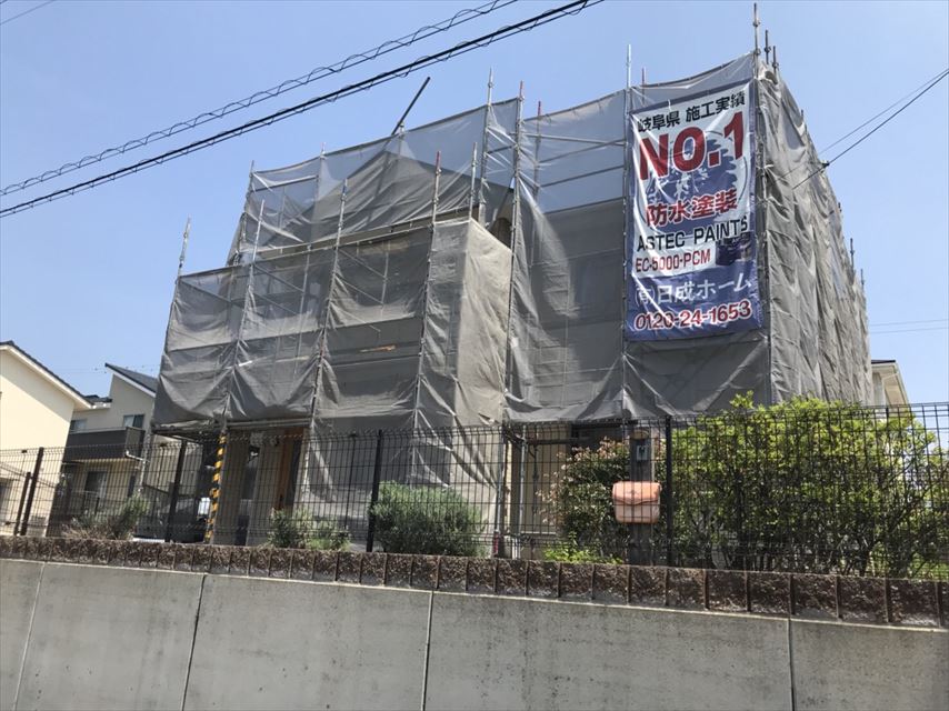 土岐市で屋根や外壁の菌類も綺麗に落とすバイオ洗浄をしました。