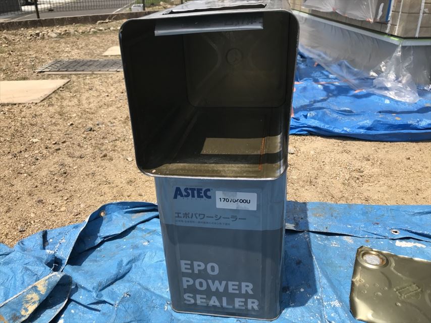 土岐市で外壁の下塗りをアステックペイントの塗料で塗りました。