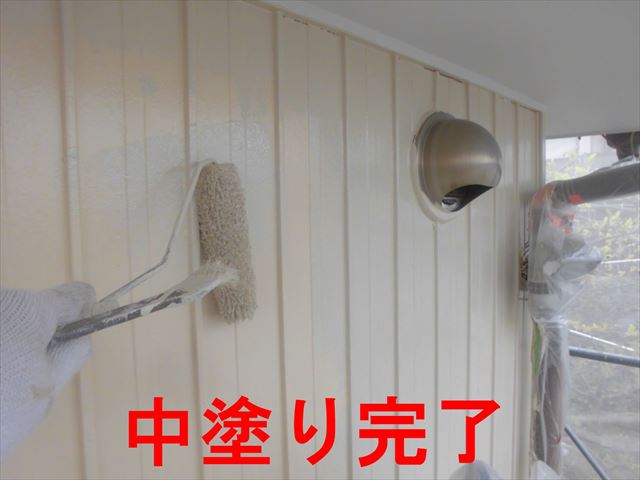 外壁の中塗り