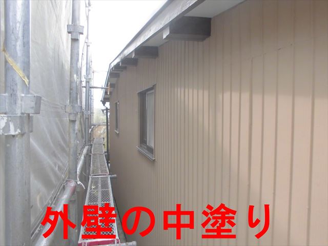 多治見市旭ヶ丘で断熱塗料のガイナにて塗装中です。