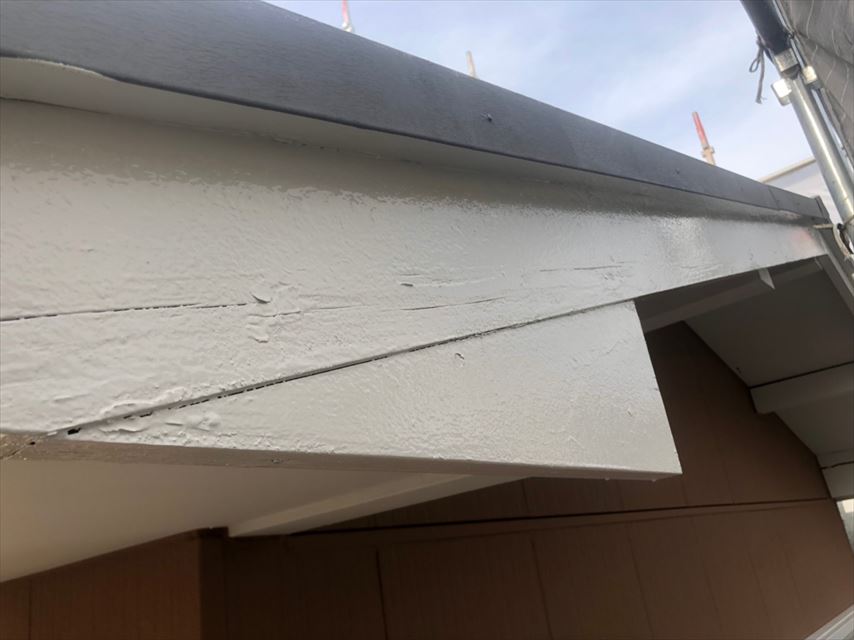 破風板の塗装です