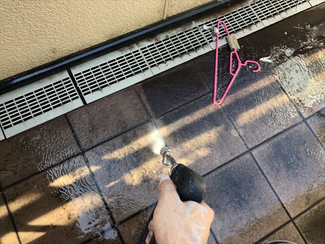 駐車場の洗浄です