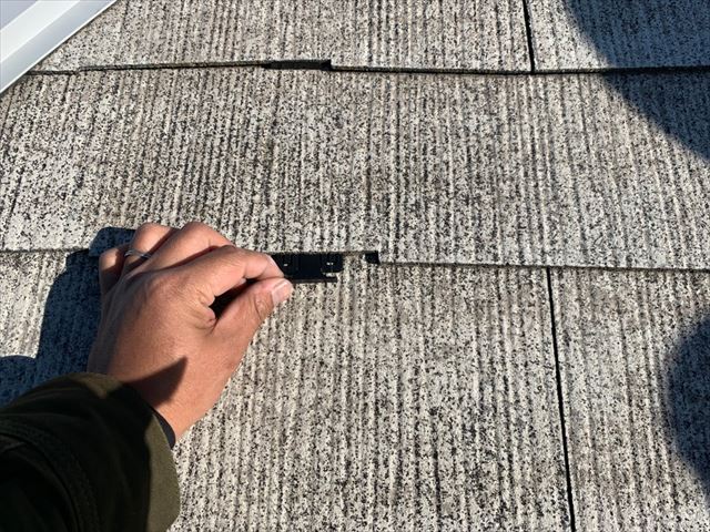 恵那市で屋根下塗り１回目、タスペーサーの取り付けです