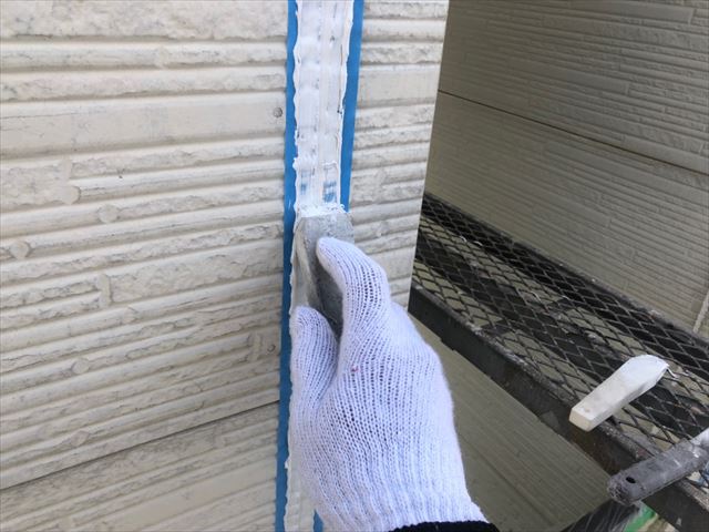 ヘラでならします