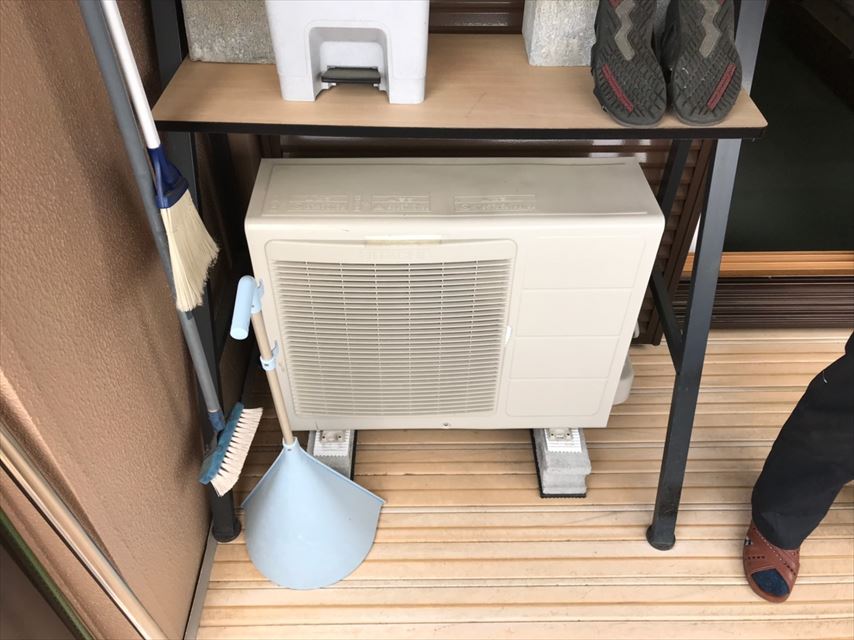 ベランダ 室外機 物