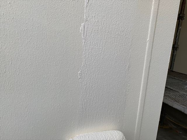 外壁の上塗り塗装です