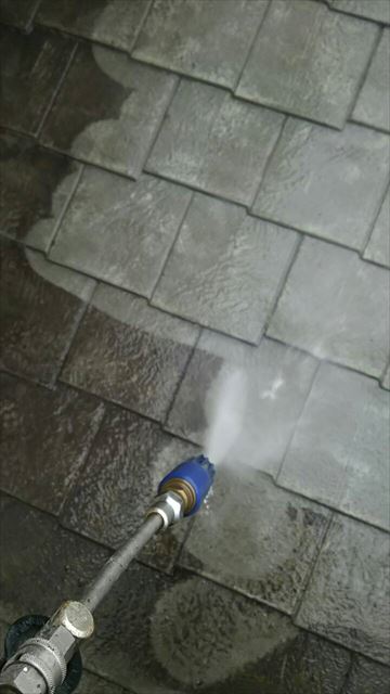 土岐市で屋根、樋の中、外壁などバイオ洗浄していきました。
