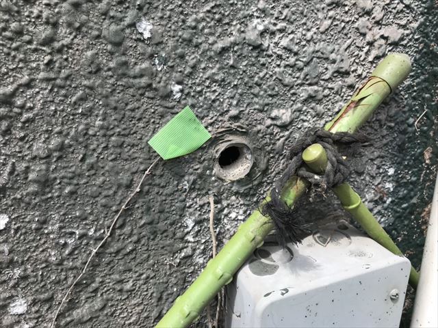 外壁に空いた穴