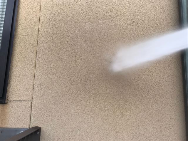 外壁の洗浄です