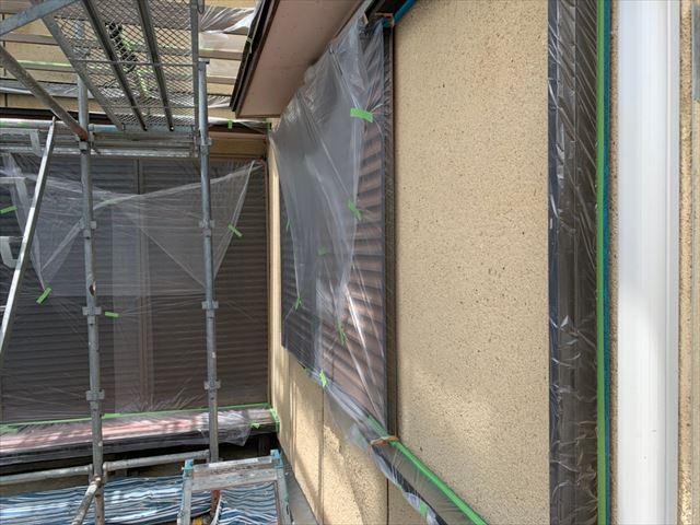 瑞浪市で外壁の下塗り塗装1回目、2回目をおこないました