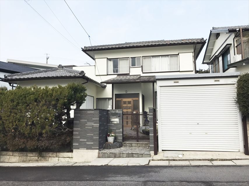 土岐で雨で汚れが洗い流せるシリコン塗料を使い壁を塗装しました