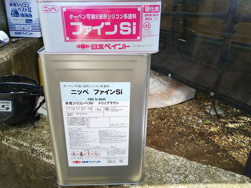 外壁塗装工事にファインSiを使用し付帯部を塗りました｜千葉市