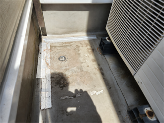 八千代市高津東にてベランダ床から雨漏り、ウレタン塗膜防水密着工法にて防水工事を実施し雨漏りを解消