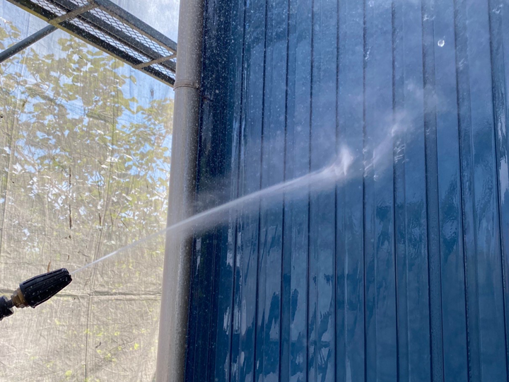 ガルバリウム鋼板は定期的な洗浄で長持ちさせることができます！