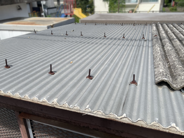 波板スレートのメンテナンスが必要なサイン