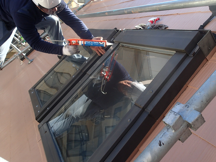 天窓で起こる雨漏りの原因はどこ？よくある症状と安心の対策をわかりやすく解説