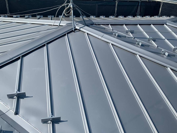 どんな屋根に向いている？ガルバリウム鋼板のおすすめ活用シーン