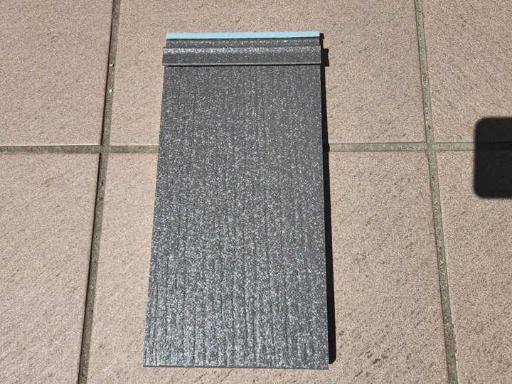 屋根材や塗料のサンプルは必ず日光の下で確認するようにしましょう!