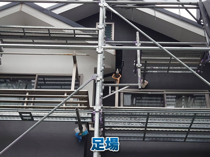 外壁塗装の費用の中でも大きな割合を占めるのが足場設置費用