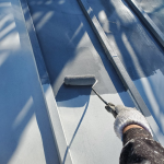 『屋根塗装は意味ない』はウソ！？誤解されがちな理由と本来の役割