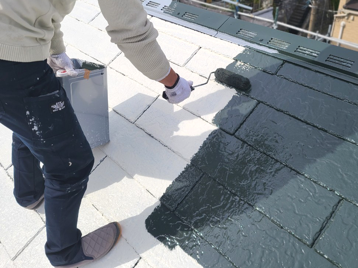 スレート屋根塗装の様子
