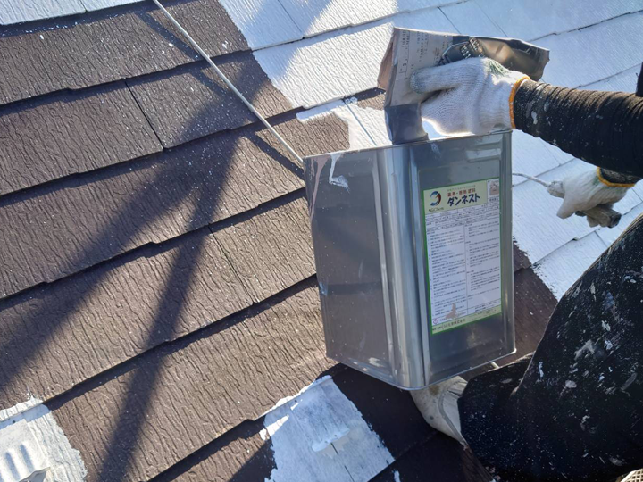 屋根の断熱塗装の様子