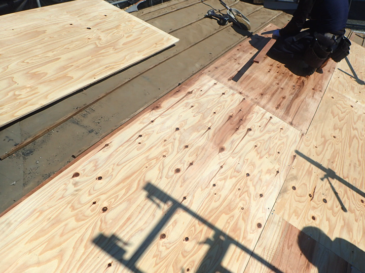 野地板増し張りの様子