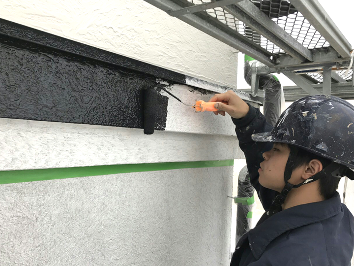 幕板塗装の様子