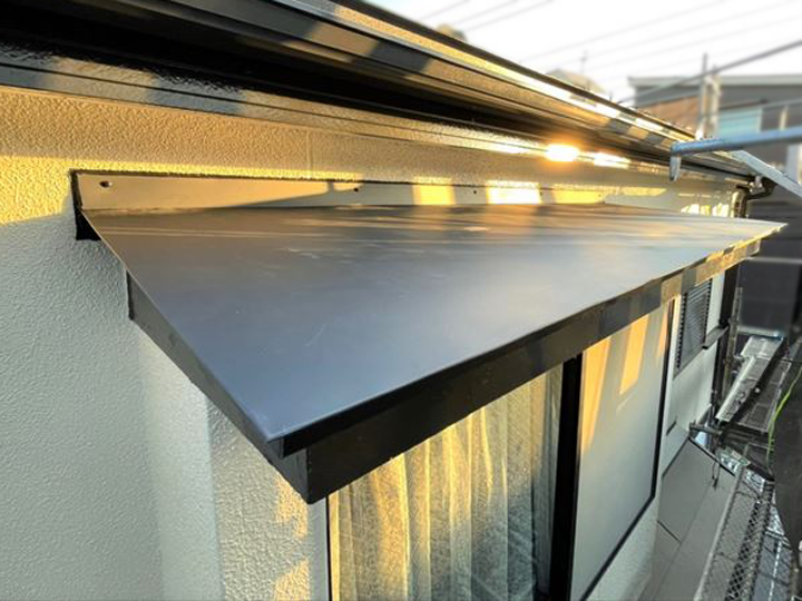 庇があることで、窓からの雨水の侵入を抑えることができます