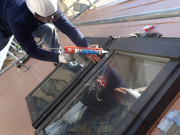 トップライト（天窓）メンテナンスも街の外壁塗装やさんにお任せください！