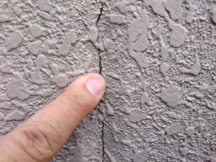 モルタル外壁点検時に発見したクラック