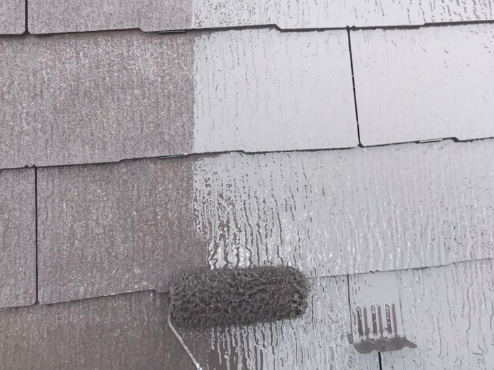 屋根の苔を再び発生させにくくするためには、高圧洗浄後の屋根塗装が欠かせません！