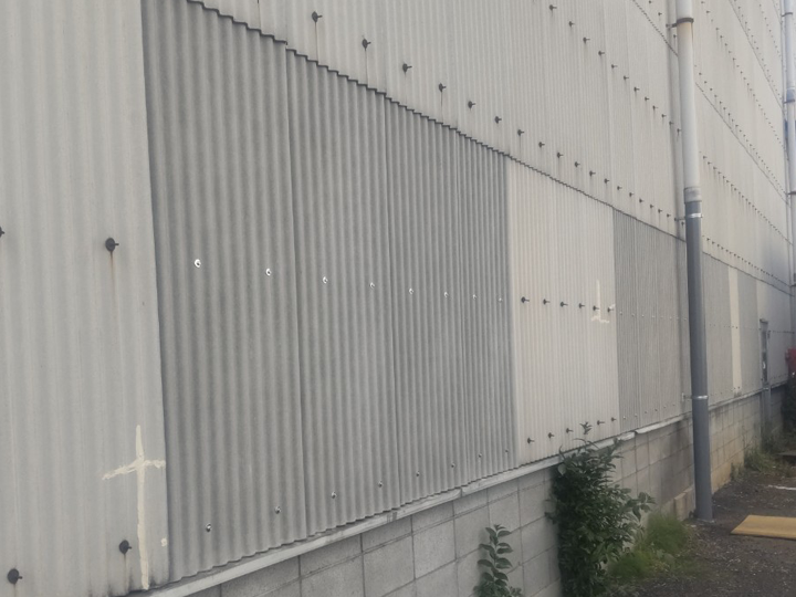 波板スレートの部分的な張り替え工事before