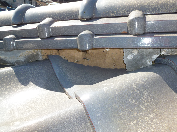 経年劣化で漆喰が剥がれた状態