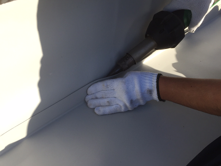 シート防水施工中の様子