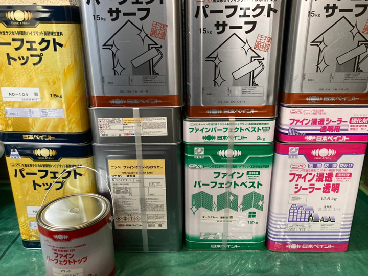 外壁塗装の耐用年数の目安は？塗料別の違いと劣化サインを解説
