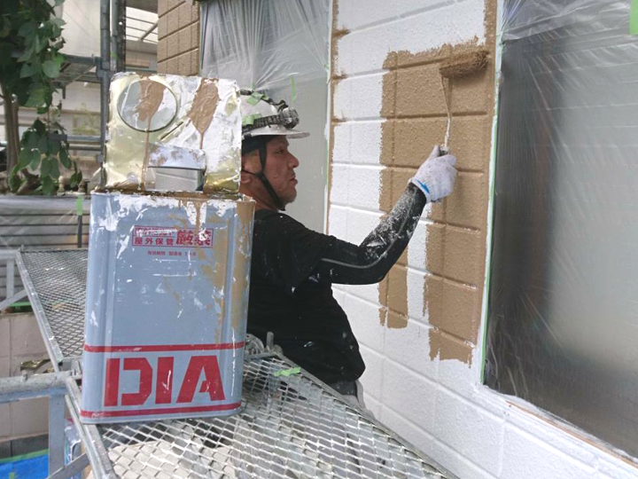 無機塗料：ダイヤスーパーセランフレックス　塗装の様子