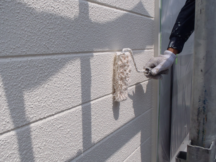 【外壁塗装】ウレタン塗料とアクリル塗料の違いとは？特徴と選び方を徹底解説