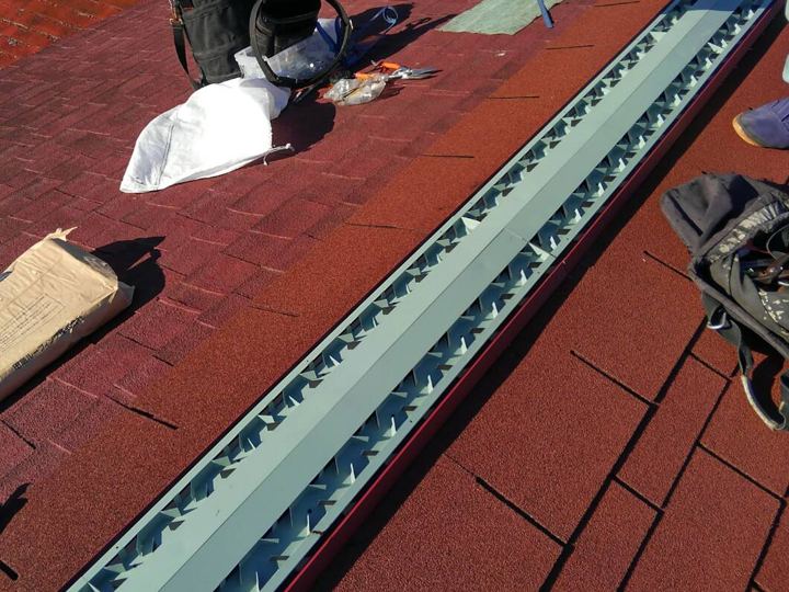 設置中の換気棟