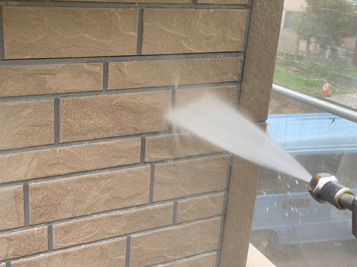 外壁塗装に必須の高圧洗浄とは？仕上がりを左右する重要工程を解説