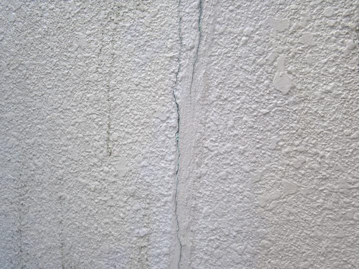 外壁のひび割れ
