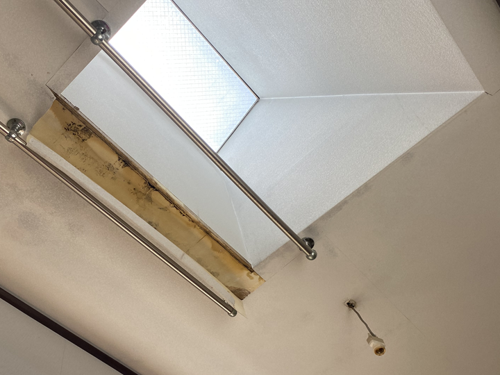 天窓からの雨漏り