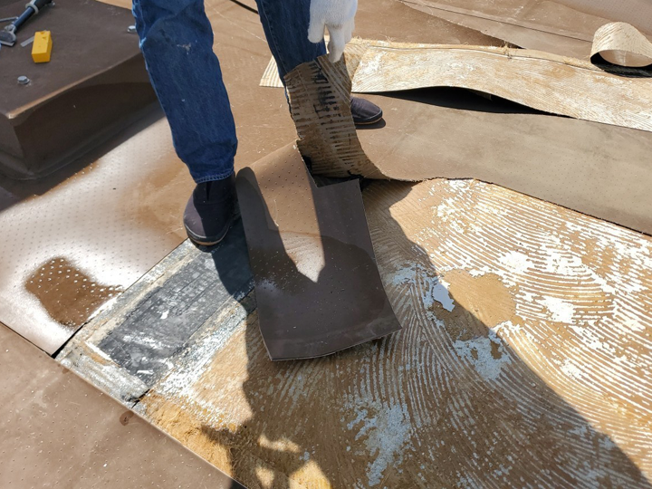 屋上の防水シートとは？劣化症状やメンテナンス方法をわかりやすく解説