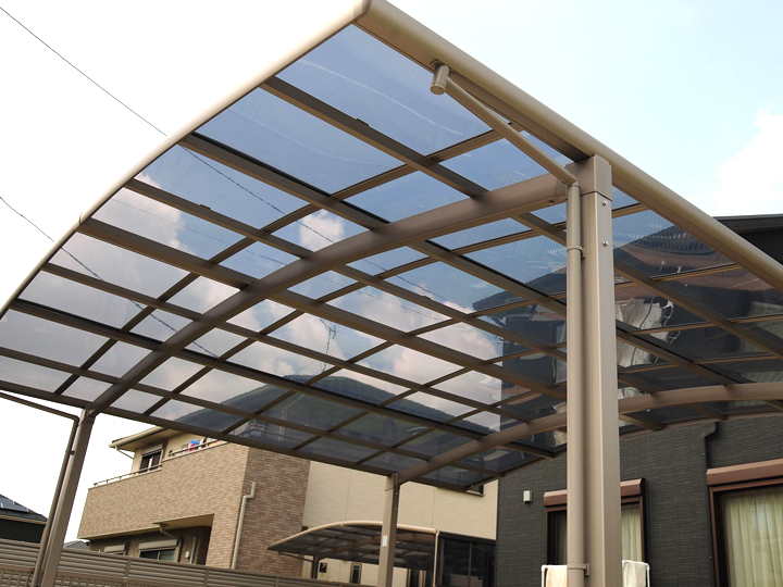 ポリカ屋根のカーポート