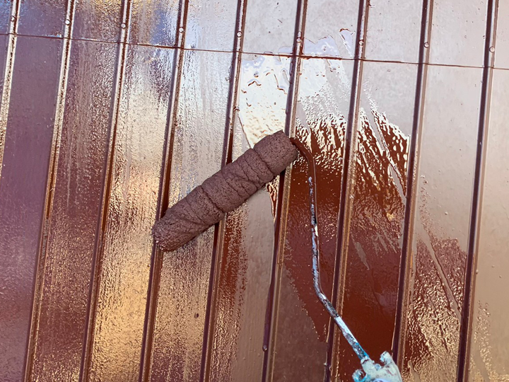 金属サイディングの塗装の様子